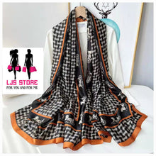 Charger l'image dans la galerie, GRAND FOULARD EN SATIN SOIE