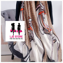 Charger l'image dans la galerie, GRAND FOULARD EN SATIN SOIE