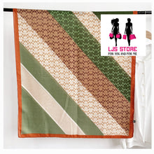 Charger l'image dans la galerie, GRAND FOULARD EN SATIN SOIE