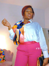 Charger l'image dans la galerie, Nos foulards LJS se déclinent sous différents styles, ils sauront mettre en lumière votre style.
Matière : Nous utilisons du véritable satin pour nos foulards.
Dimensions : L 110 x L 110cm
Livraison rapide : Nous proposons une livraison rapide partout