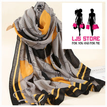 Charger l'image dans la galerie, GRAND FOULARD EN SATIN SOIE