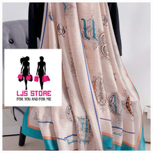 Charger l'image dans la galerie, GRAND FOULARD EN SATIN SOIE