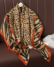 Charger l'image dans la galerie, Nos foulards LJS se déclinent sous différents styles, ils sauront mettre en lumière votre style.
Matière : Nous utilisons du véritable satin pour nos foulards.
Dimensions : L 110 x L 110cm
Livraison rapide : Nous proposons une livraison rapide partout