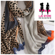 Charger l'image dans la galerie, GRAND FOULARD EN SATIN SOIE