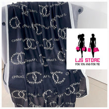 Charger l'image dans la galerie, GRAND FOULARD EN SATIN SOIE