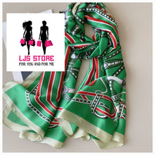 Charger l'image dans la galerie, GRAND FOULARD EN SATIN SOIE