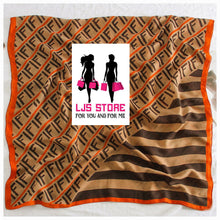 Charger l'image dans la galerie, GRAND FOULARD EN SATIN SOIE