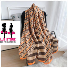 Charger l'image dans la galerie, GRAND FOULARD EN SATIN SOIE