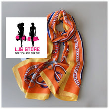 Charger l'image dans la galerie, GRAND FOULARD EN SATIN SOIE