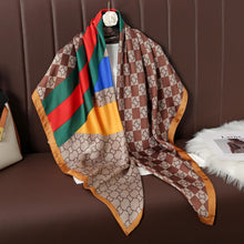 Charger l'image dans la galerie, Nos foulards LJS se déclinent sous différents styles, ils sauront mettre en lumière votre style.
Matière : Nous utilisons du véritable satin pour nos foulards.
Dimensions : L 110 x L 110cm
Livraison rapide : Nous proposons une livraison rapide partout