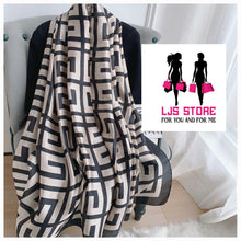 Charger l'image dans la galerie, GRAND FOULARD EN SATIN SOIE