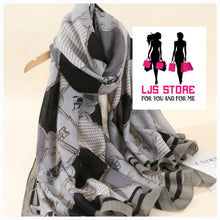 Charger l'image dans la galerie, GRAND FOULARD EN SATIN SOIE
