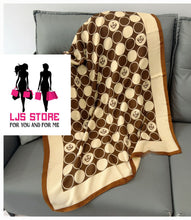 Charger l'image dans la galerie, GRAND FOULARD EN SATIN SOIE