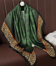 Charger l'image dans la galerie, Nos foulards LJS se déclinent sous différents styles, ils sauront mettre en lumière votre style.
Matière : Nous utilisons du véritable satin pour nos foulards.
Dimensions : L 110 x L 110cm
Livraison rapide : Nous proposons une livraison rapide partout