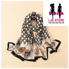 Charger l'image dans la galerie, GRAND FOULARD EN SATIN SOIE