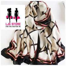 Charger l'image dans la galerie, GRAND FOULARD EN SATIN SOIE