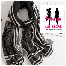 Charger l'image dans la galerie, GRAND FOULARD EN SATIN SOIE