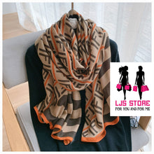 Charger l'image dans la galerie, GRAND FOULARD EN SATIN SOIE