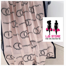 Charger l'image dans la galerie, GRAND FOULARD EN SATIN SOIE