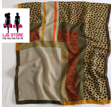 Charger l'image dans la galerie, GRAND FOULARD EN SATIN SOIE