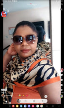 Charger l'image dans la galerie, Nos foulards LJS se déclinent sous différents styles, ils sauront mettre en lumière votre style.
Matière : Nous utilisons du véritable satin pour nos foulards.
Dimensions : L 110 x L 110cm
Livraison rapide : Nous proposons une livraison rapide partout