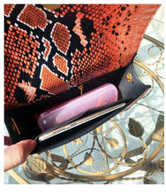 Charger l'image dans la galerie, Sac-motif-serpent-interieur